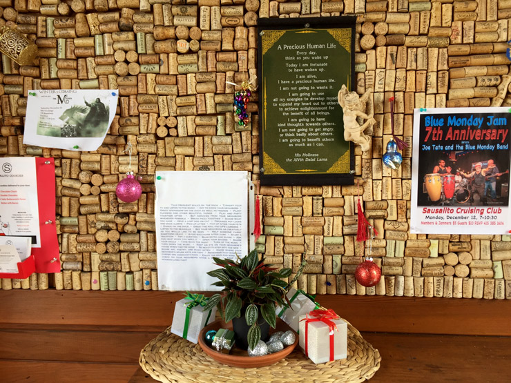 Steeno-cork.4-Holiday-Decor-on-A-Dock-dec.16